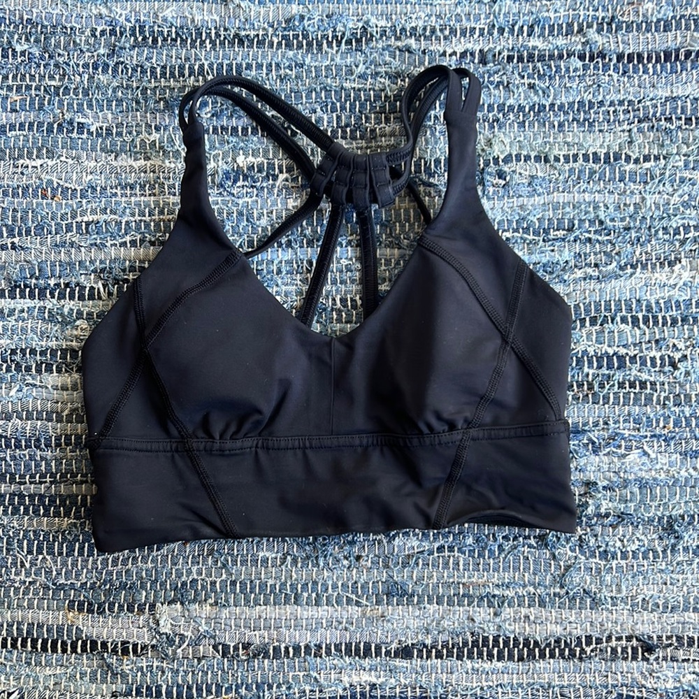 Black lululemon sports bra